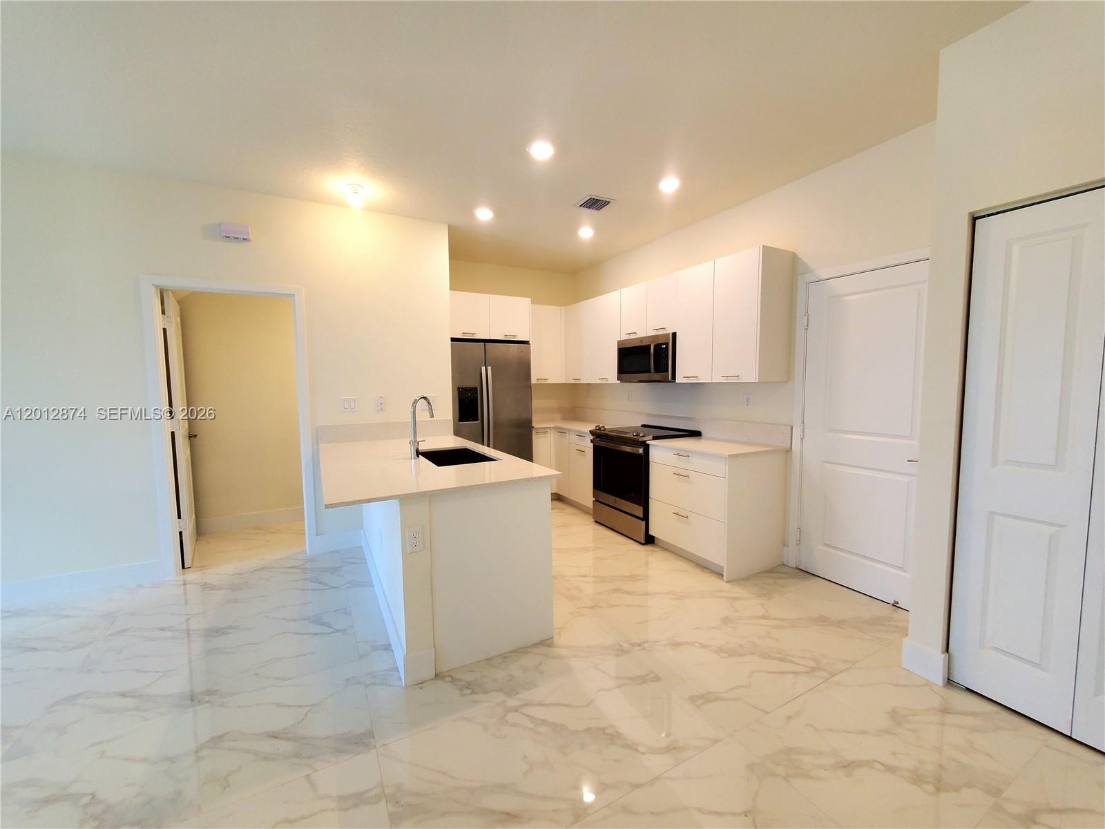 DOWNTOWN DORAL SOUTH PHAS - Residential