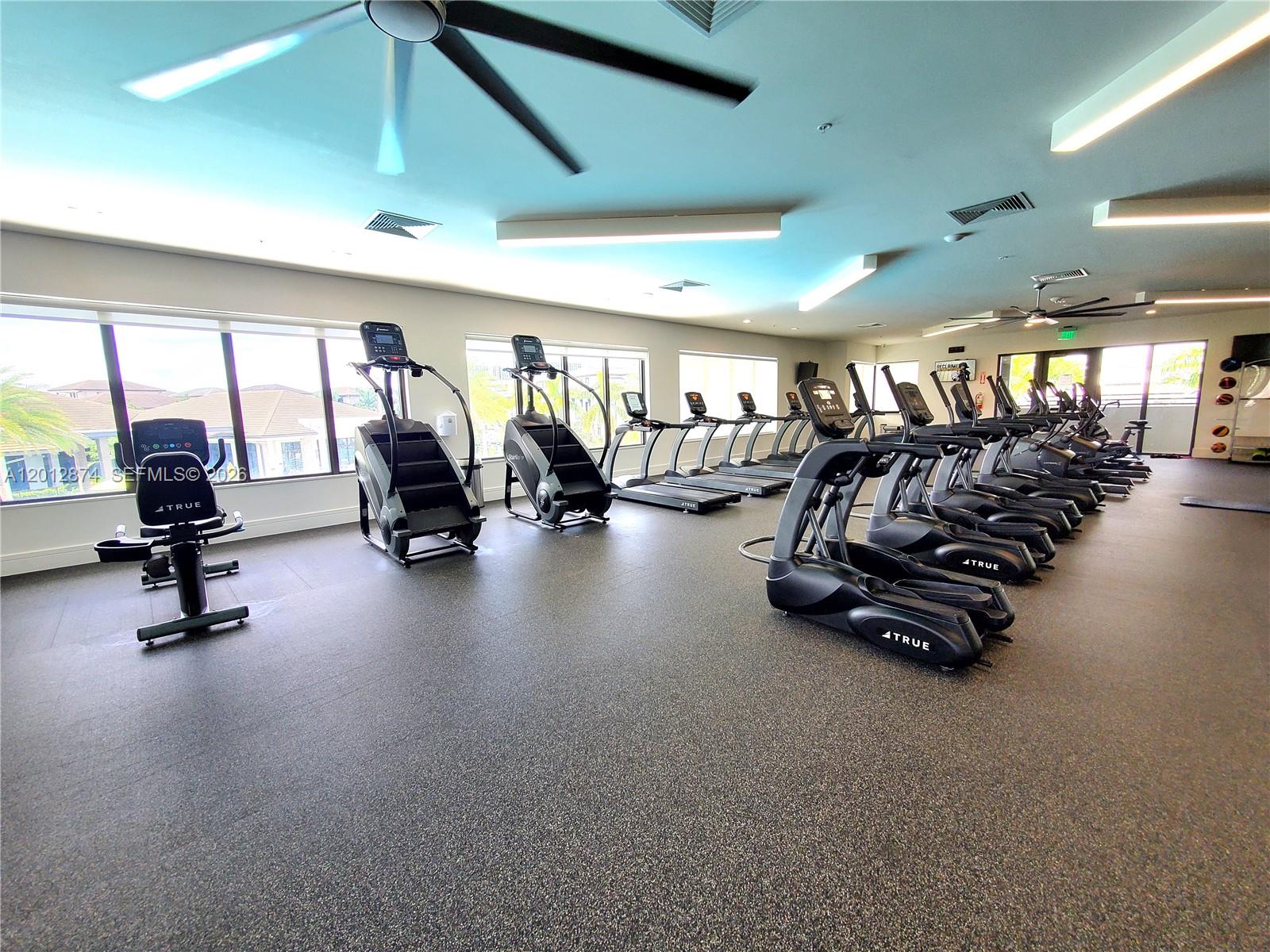 DOWNTOWN DORAL SOUTH PHAS - Residential