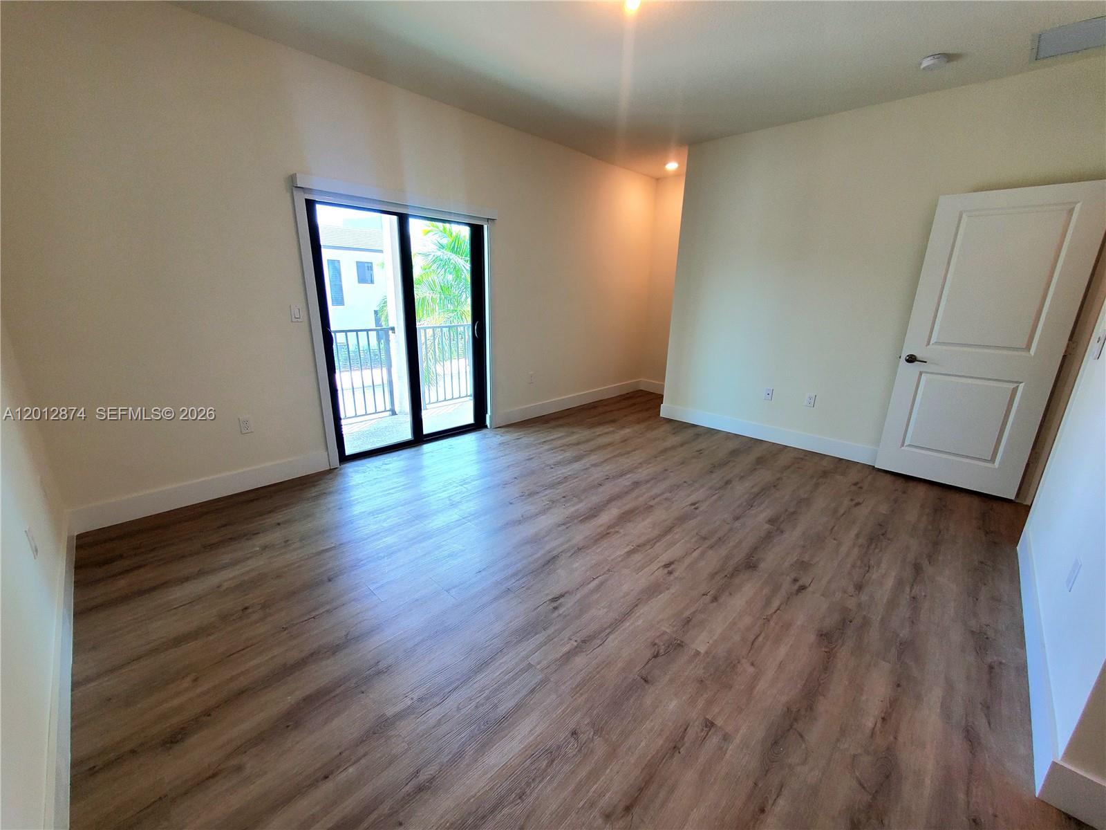 DOWNTOWN DORAL SOUTH PHAS - Residential