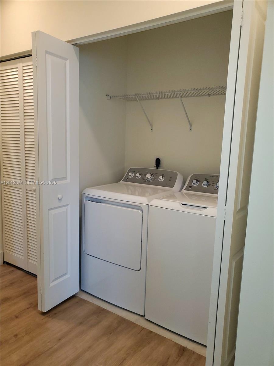 DOWNTOWN DORAL SOUTH PHAS - Residential