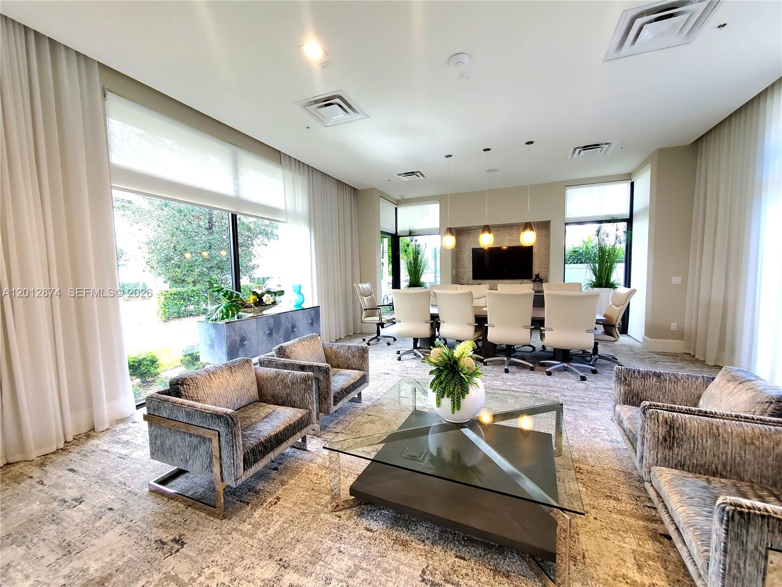 DOWNTOWN DORAL SOUTH PHAS - Residential