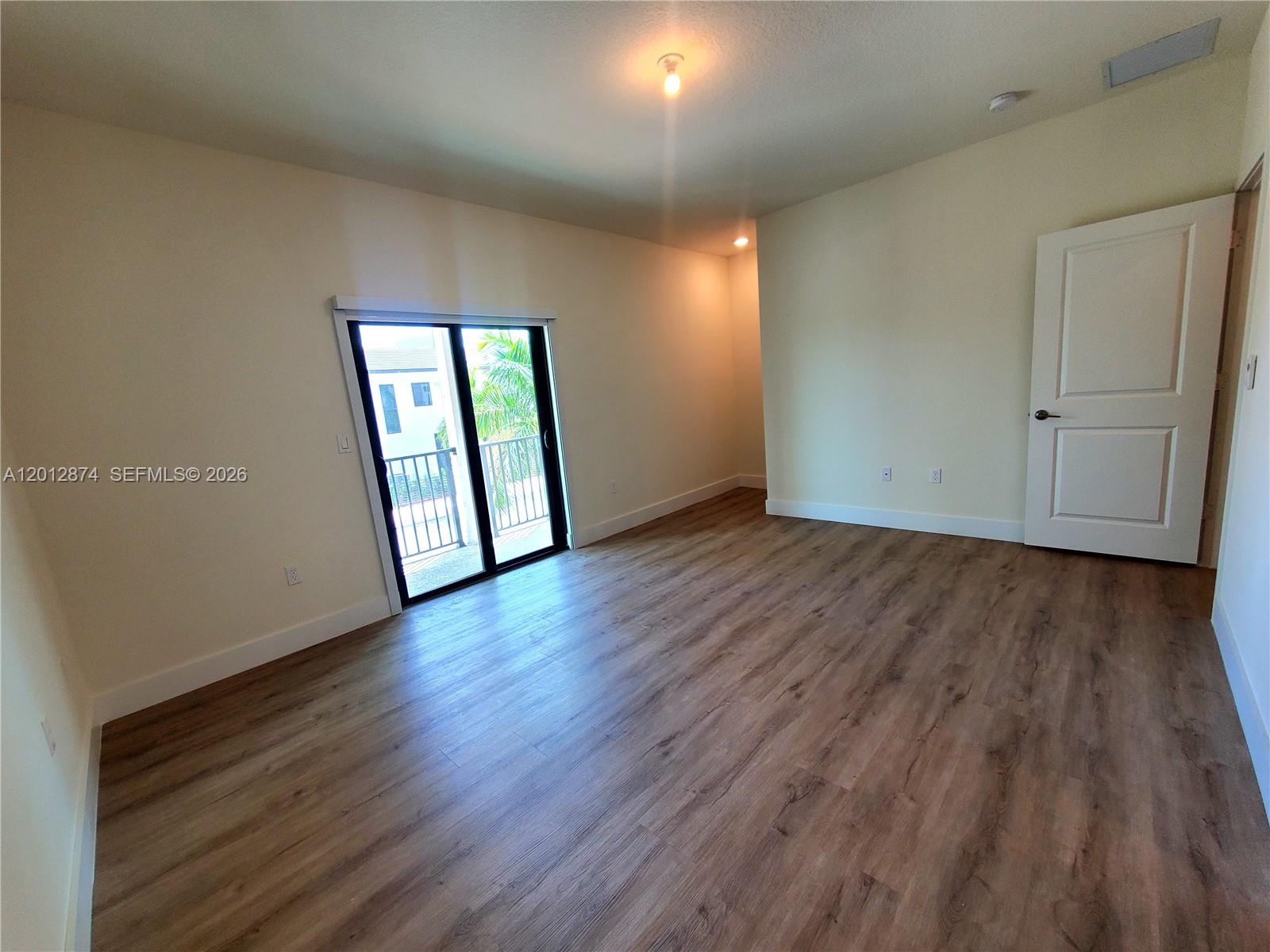 DOWNTOWN DORAL SOUTH PHAS - Residential