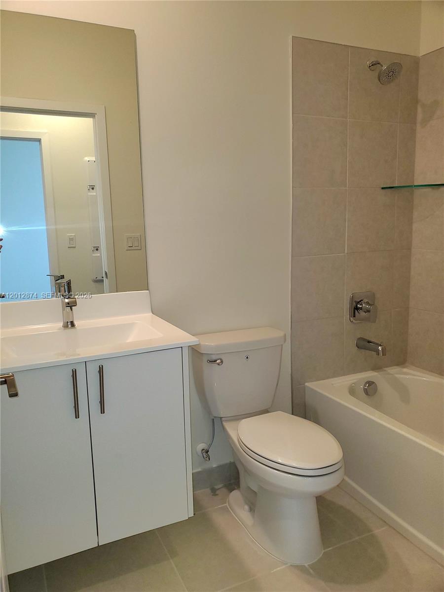 DOWNTOWN DORAL SOUTH PHAS - Residential