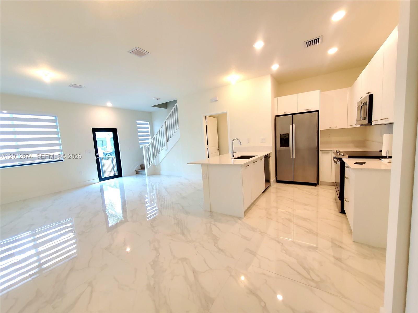 DOWNTOWN DORAL SOUTH PHAS - Residential