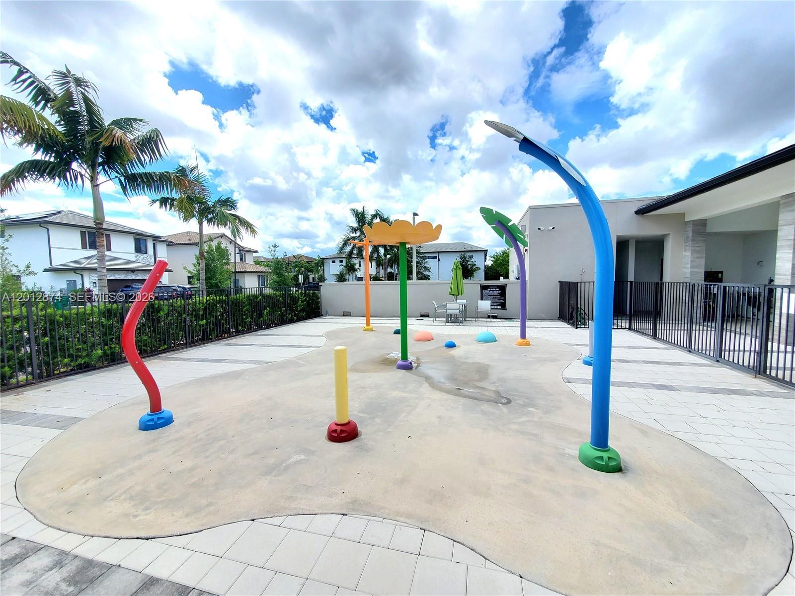 DOWNTOWN DORAL SOUTH PHAS - Residential