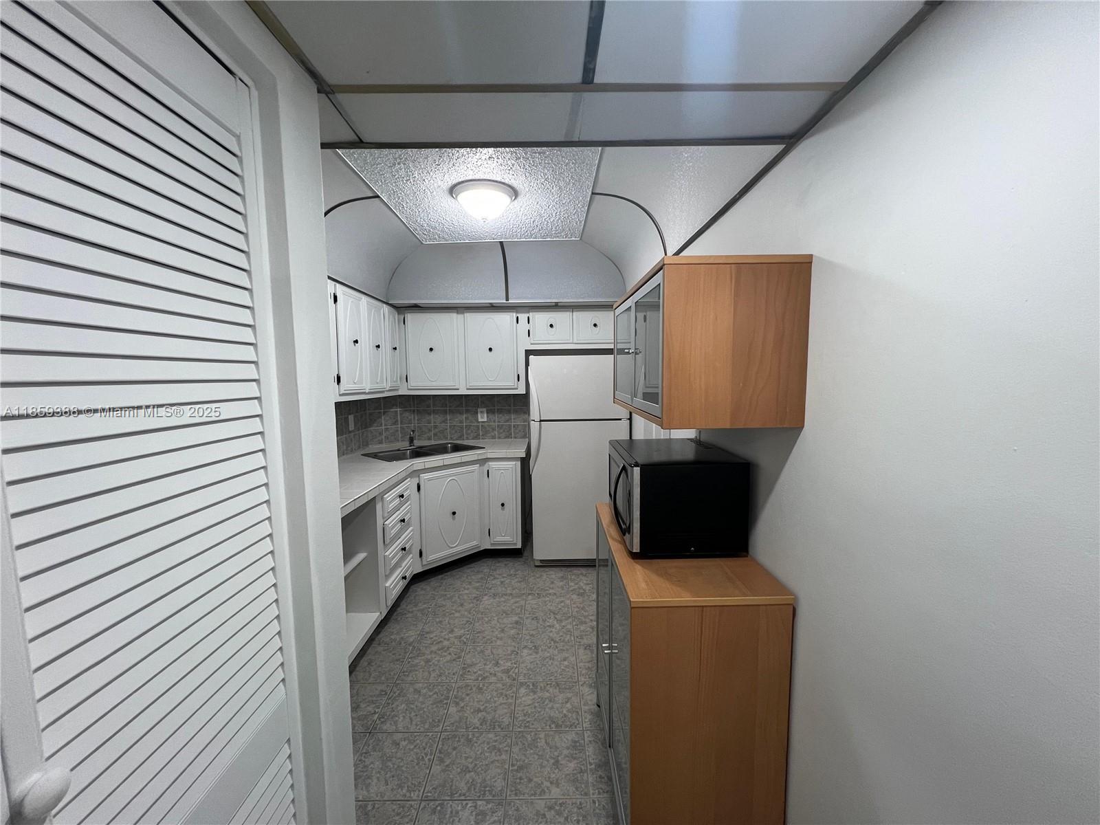 3101 Oakland Shores Dr H104
