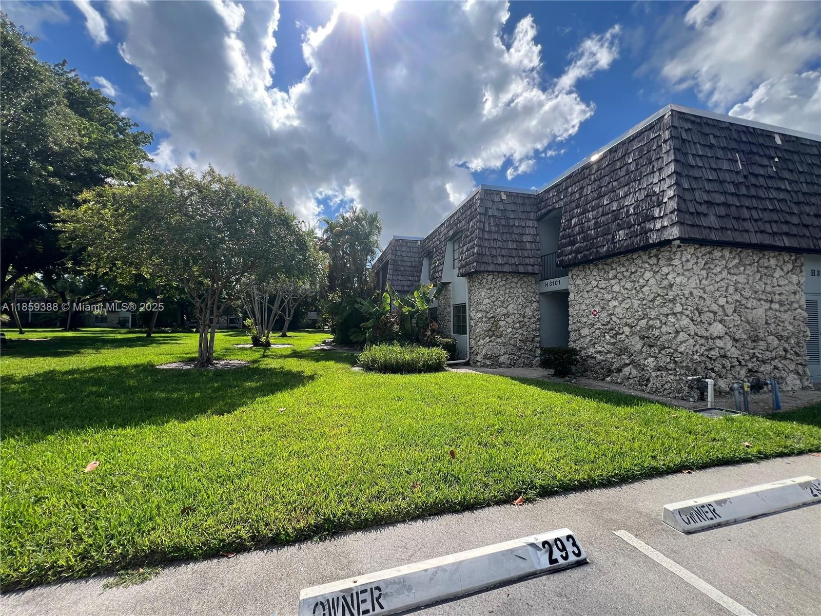 Discover this bright and comfortable 1-bedroom 1-bathroom condo, ideally located in a community offering a full range of amenities. Private balcony with peaceful garden views. The community provides everything you could want—tennis courts, pool, fitness center, clubhouse, and even a convenient car wash area. Whether you’re searching for a smart investment or a cozy place to call home, this property is a must-see. Schedule your showing today before it’s gone! Call Regulo Montiel for showings (305) 301-3776