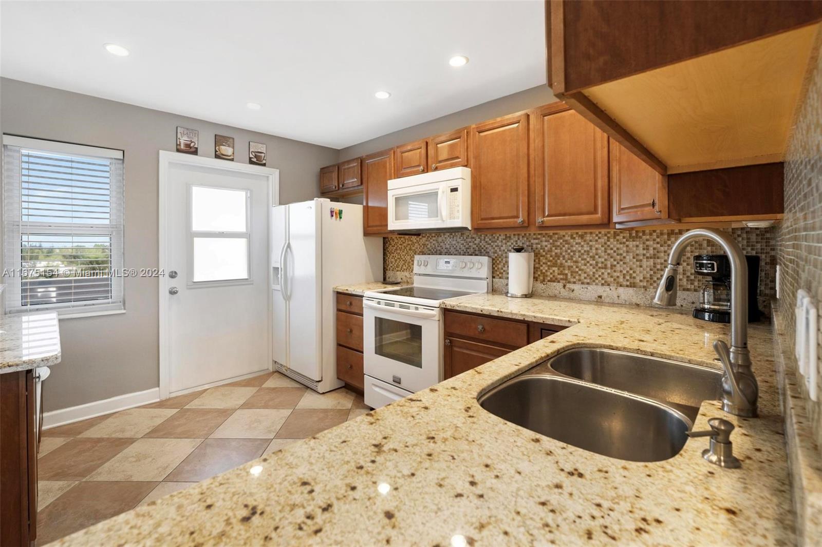 FAIRWAYS ROYALE CONDO - Residential