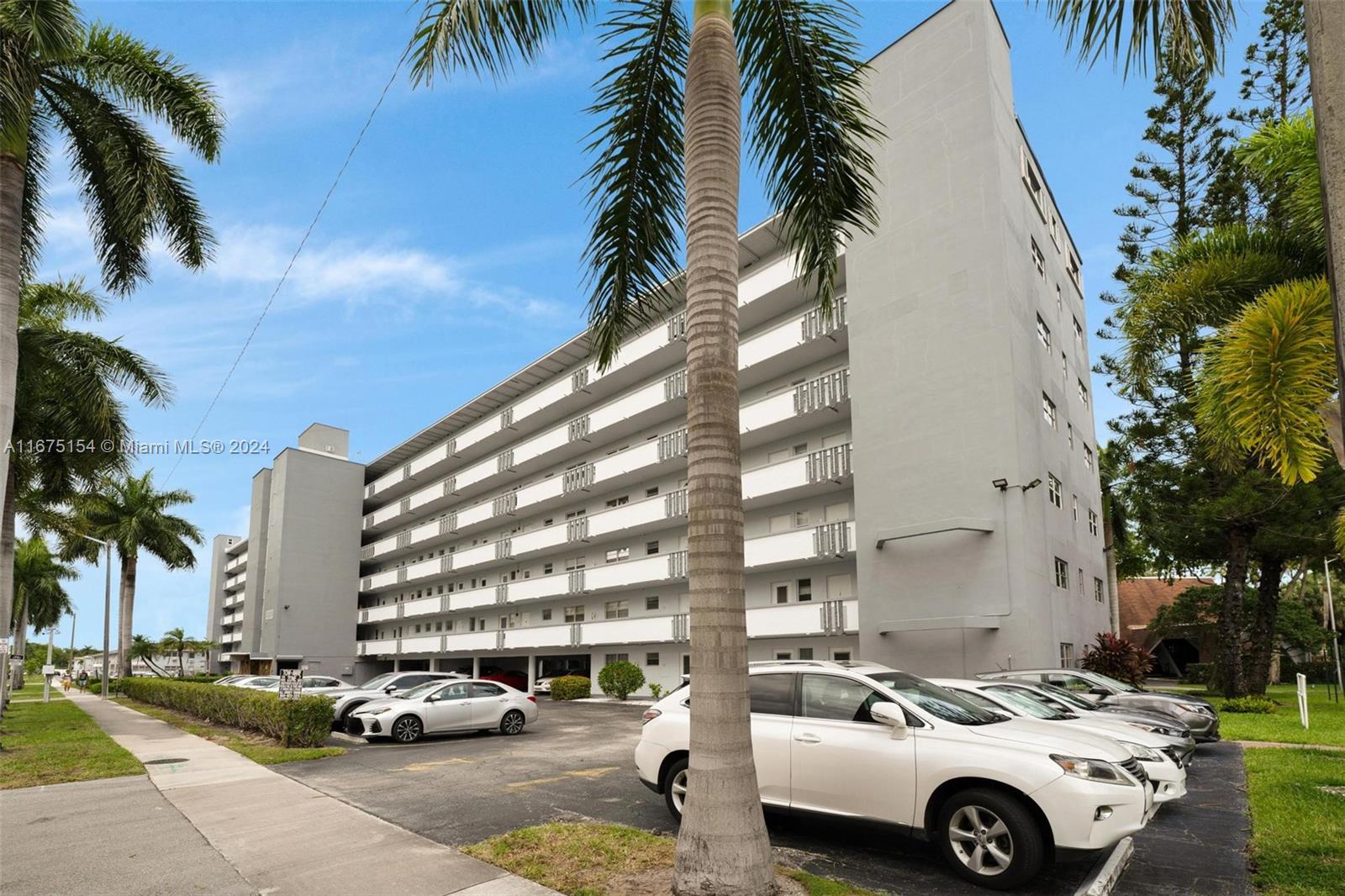 FAIRWAYS ROYALE CONDO - Residential