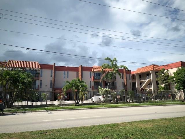 Location, Location, Location... 1 bedroom 1 bathroom in the heart of Miami. Close to Airport, Jackson Memorial Hospital, Marlins Park, and Major Expressways for quick access. Unit is in great condition. Includes one assigned parking space with complex guest parking and street parking.