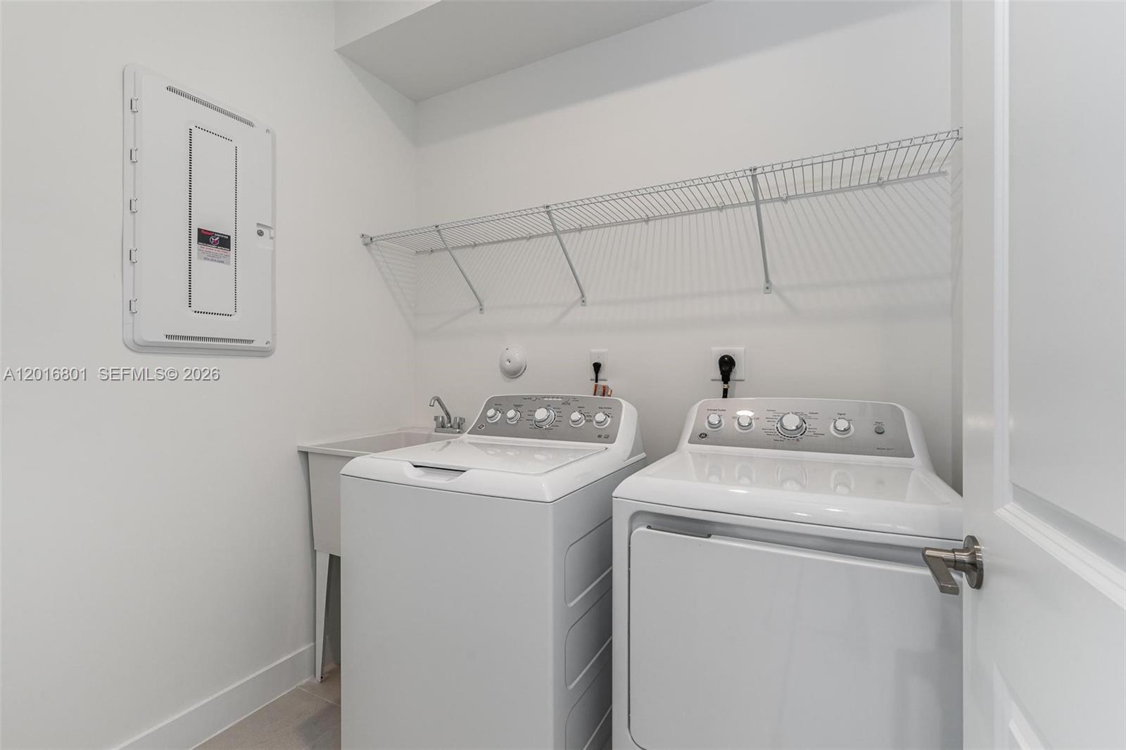 RESERVE AT DAVIE - Residential Lease