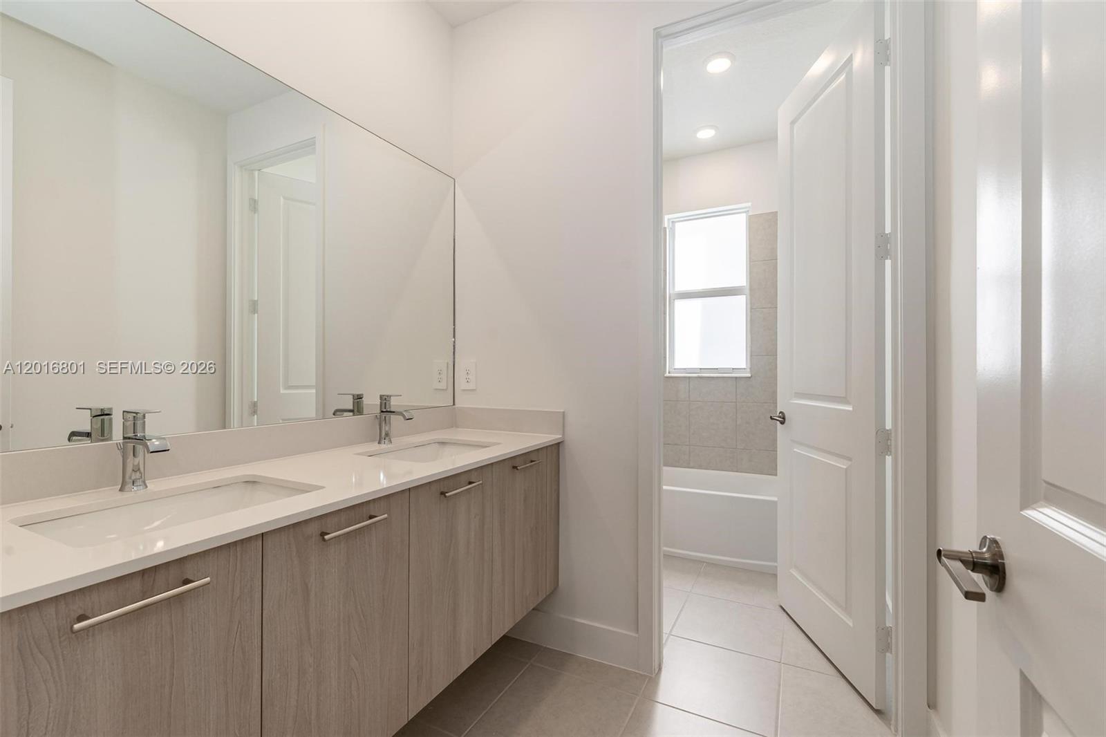 RESERVE AT DAVIE - Residential Lease