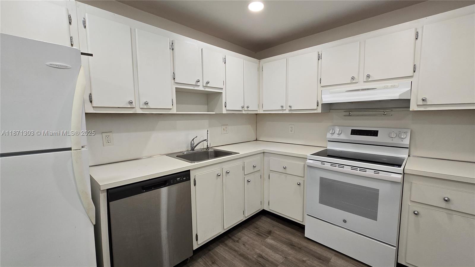 1300 NE Miami Gardens Dr 517E