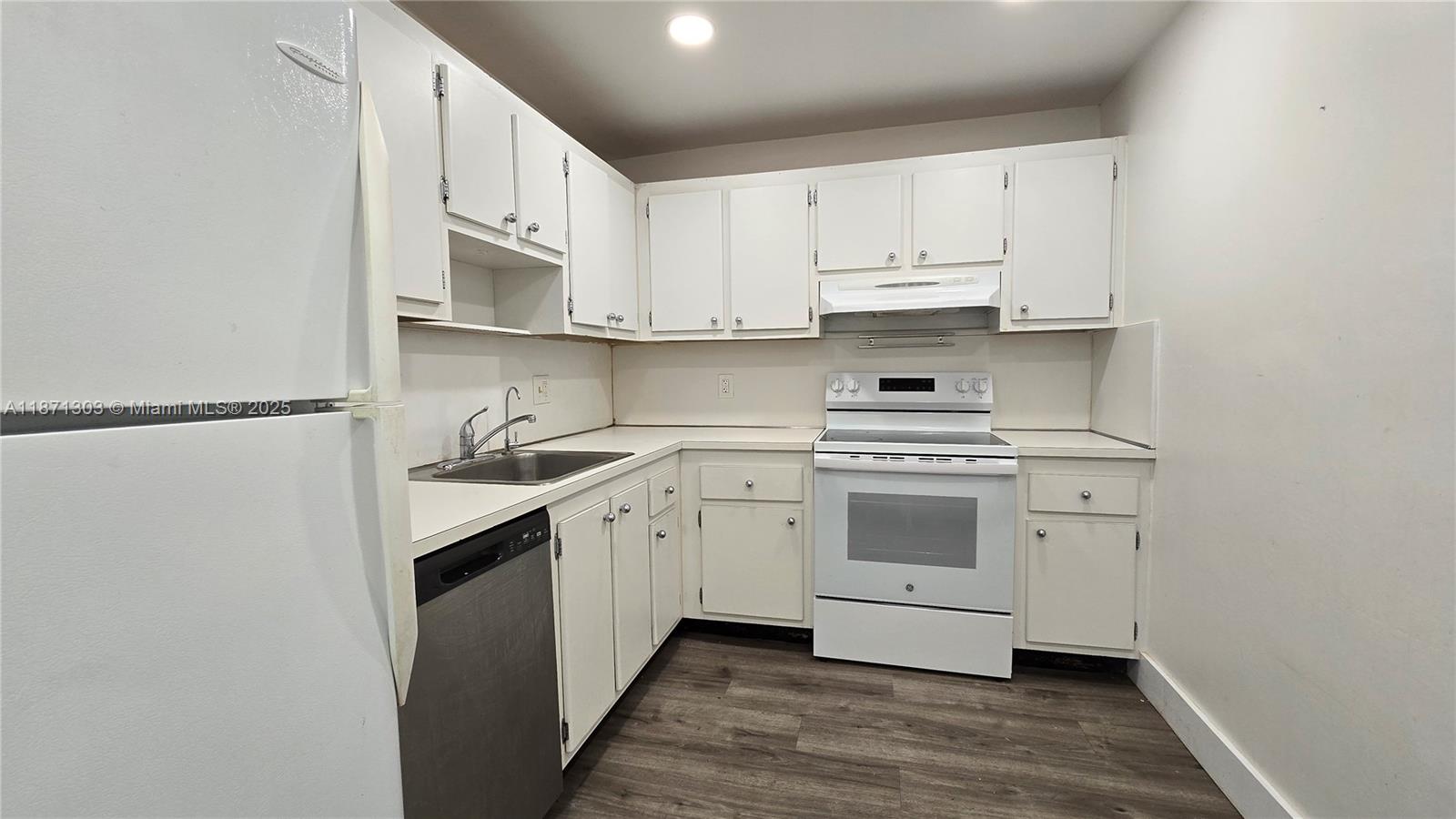 1300 NE Miami Gardens Dr 517E