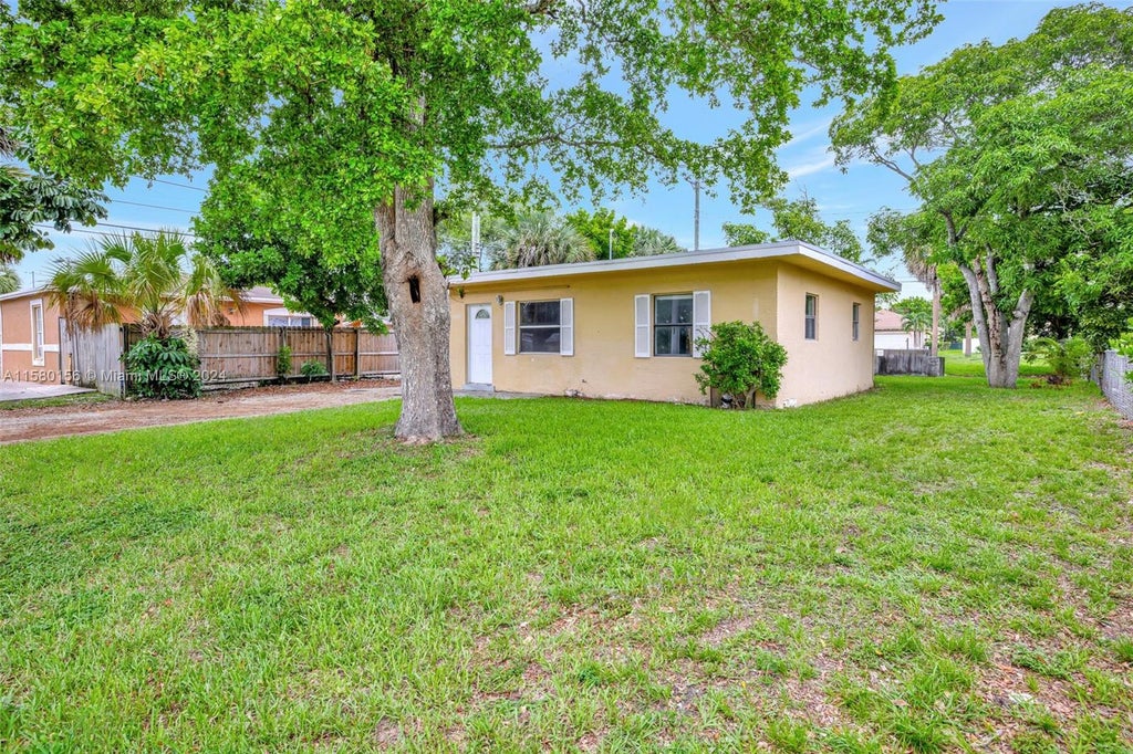 Photo of 2649 NW 10th St, Pompano Beach, FL 33069 (MLS # A11580156)