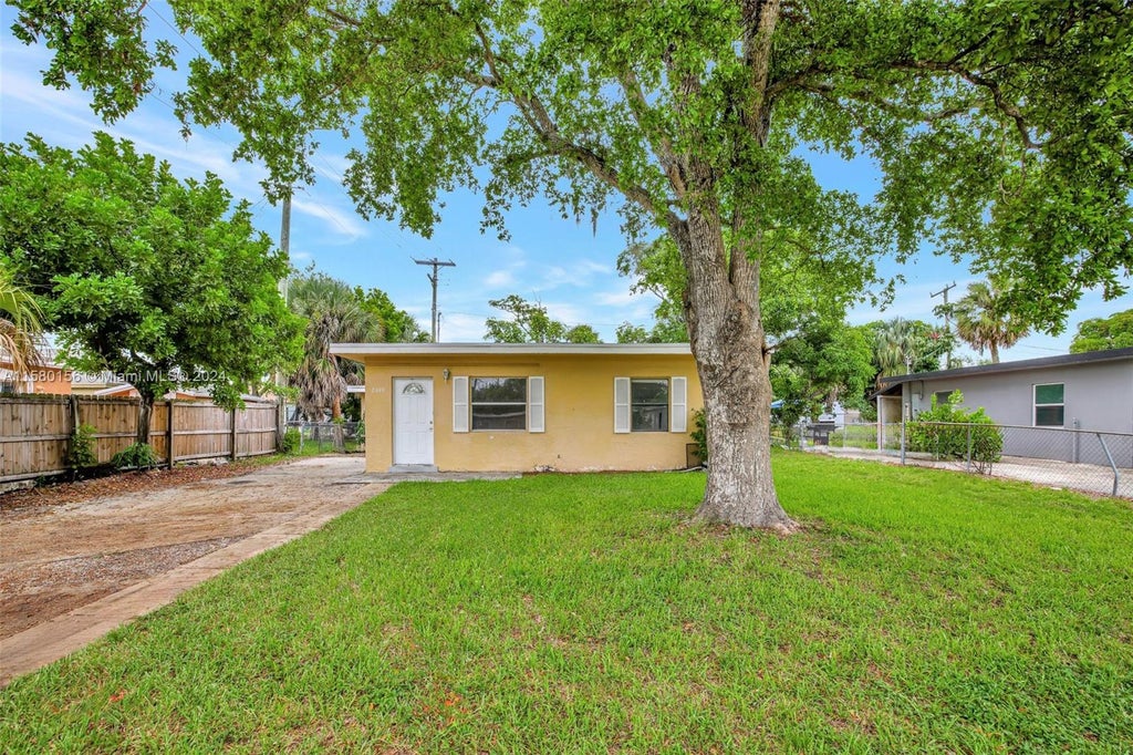 Photo of 2649 NW 10th St, Pompano Beach, FL 33069 (MLS # A11580156)