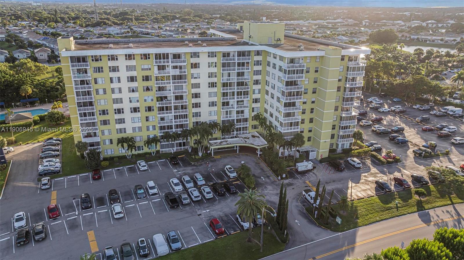 HILLCREST NO 21 CONDO - Residential