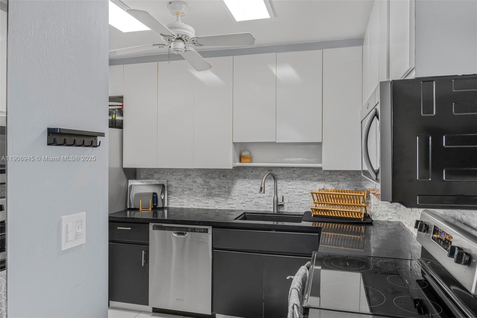 HILLCREST NO 21 CONDO - Residential