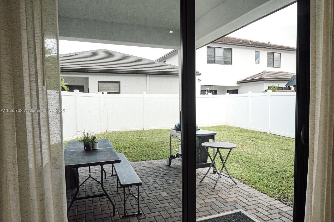 DOWNTOWN DORAL SOUTH PHAS - Residential