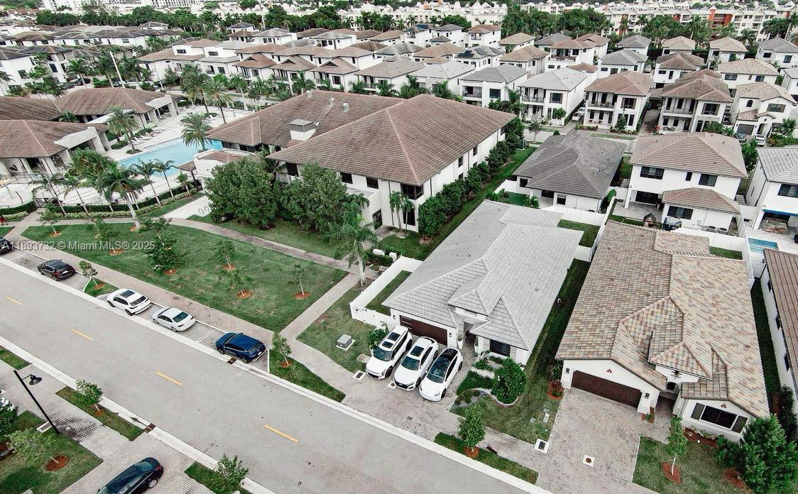 DOWNTOWN DORAL SOUTH PHAS - Residential