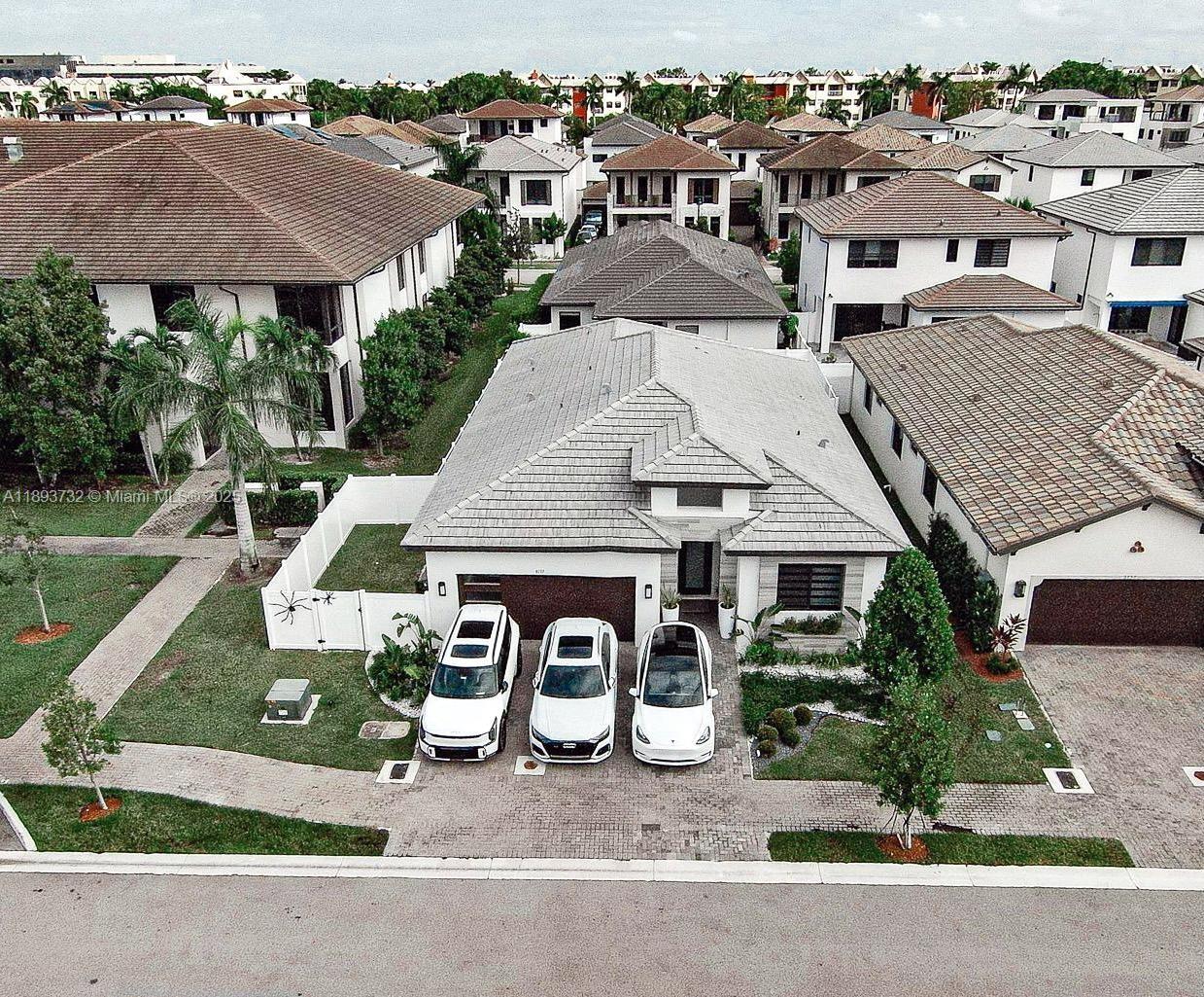 DOWNTOWN DORAL SOUTH PHAS - Residential