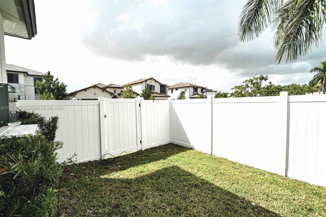 DOWNTOWN DORAL SOUTH PHAS - Residential