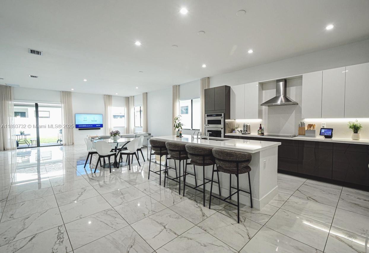 DOWNTOWN DORAL SOUTH PHAS - Residential