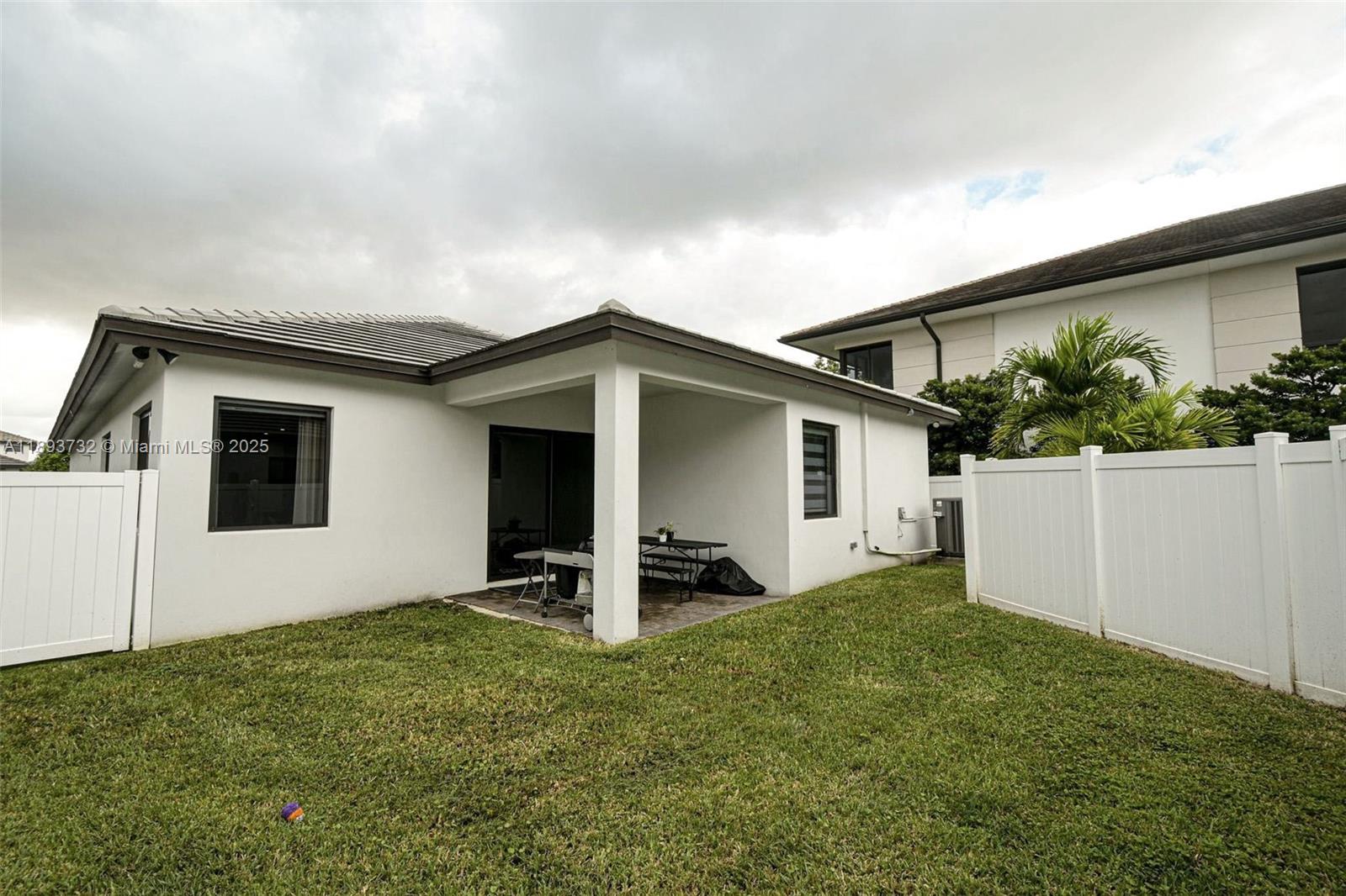 DOWNTOWN DORAL SOUTH PHAS - Residential