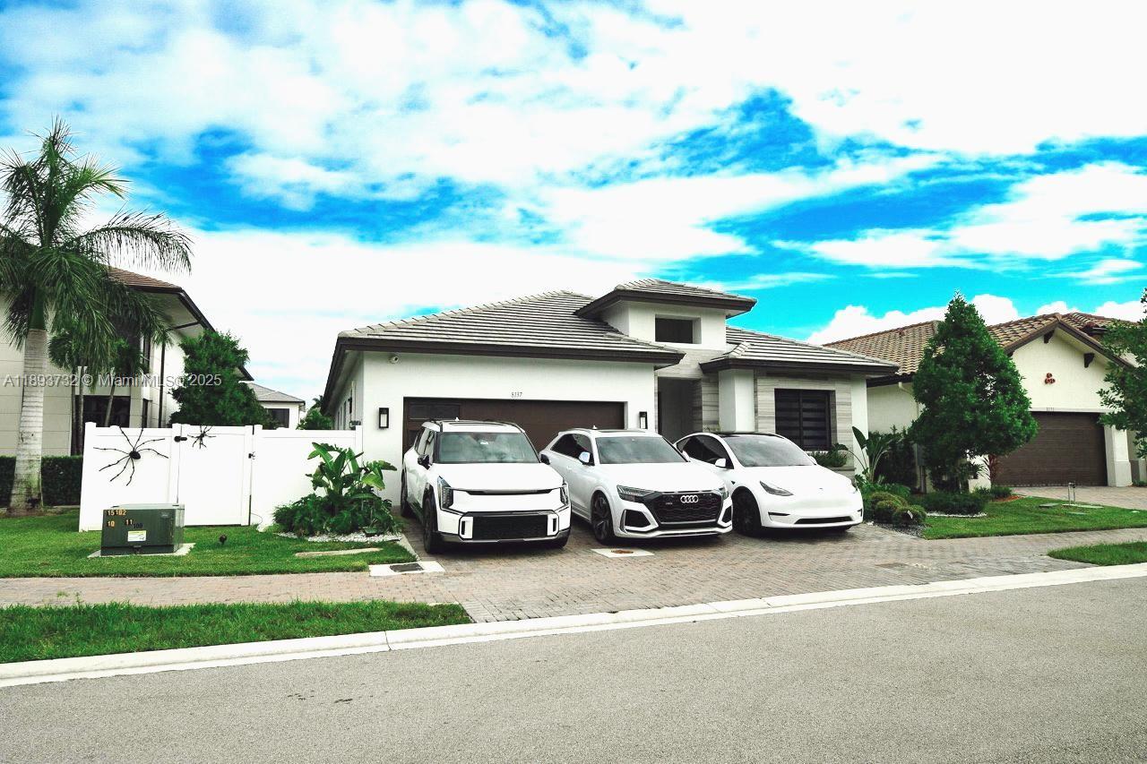 DOWNTOWN DORAL SOUTH PHAS - Residential