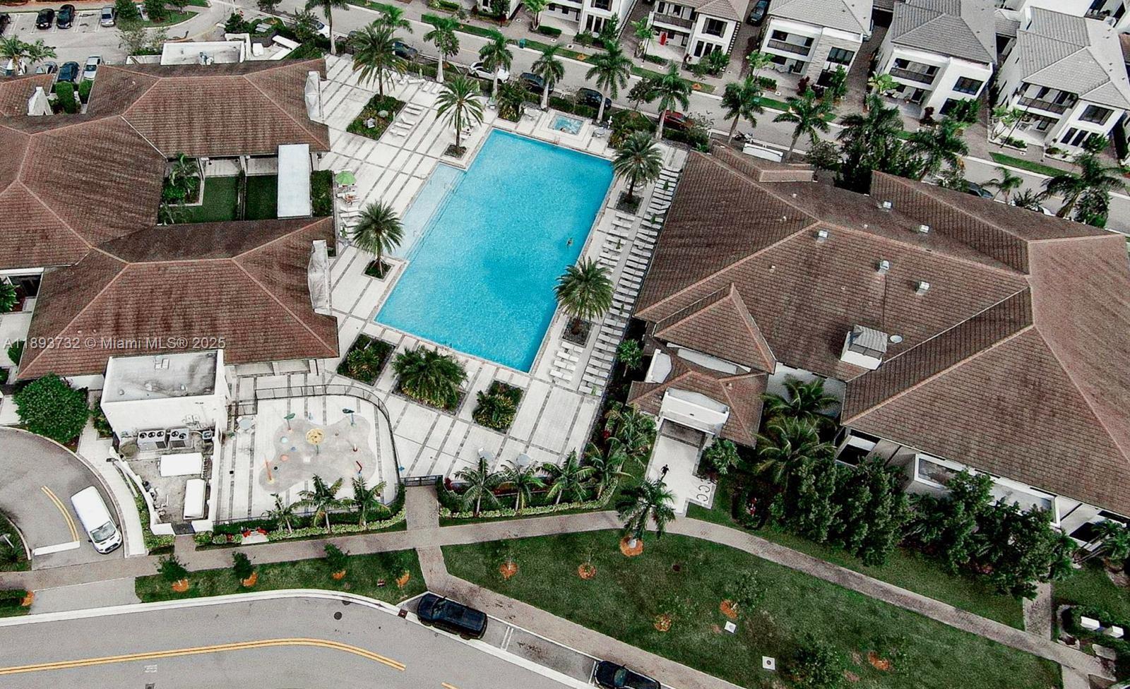 DOWNTOWN DORAL SOUTH PHAS - Residential