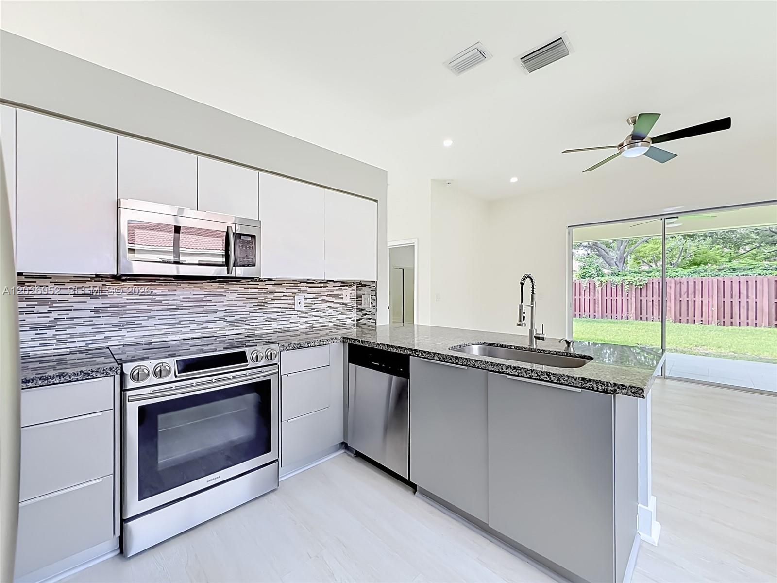 EMERALD COURTS - OPAL CRE - Residential