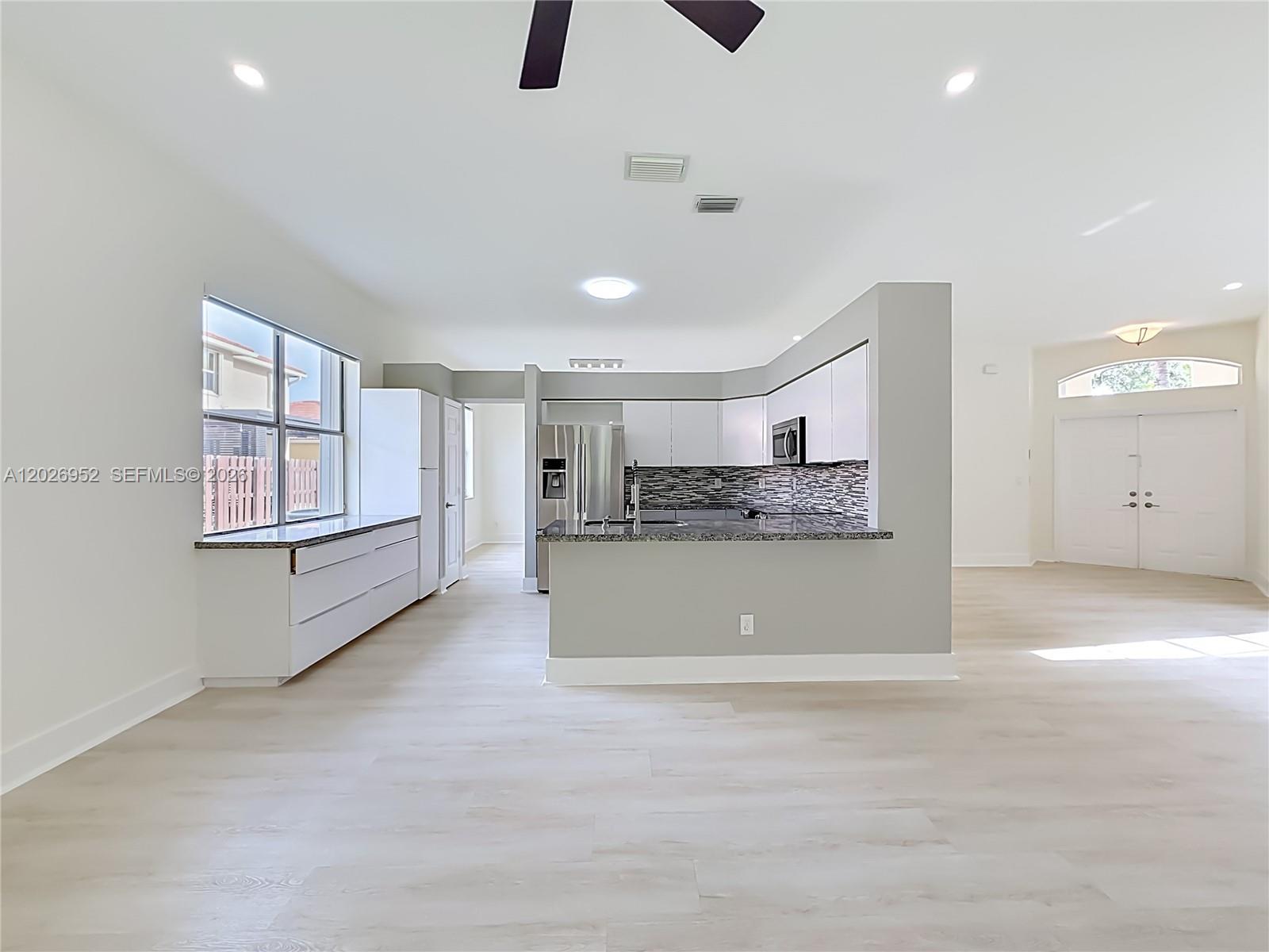 EMERALD COURTS - OPAL CRE - Residential