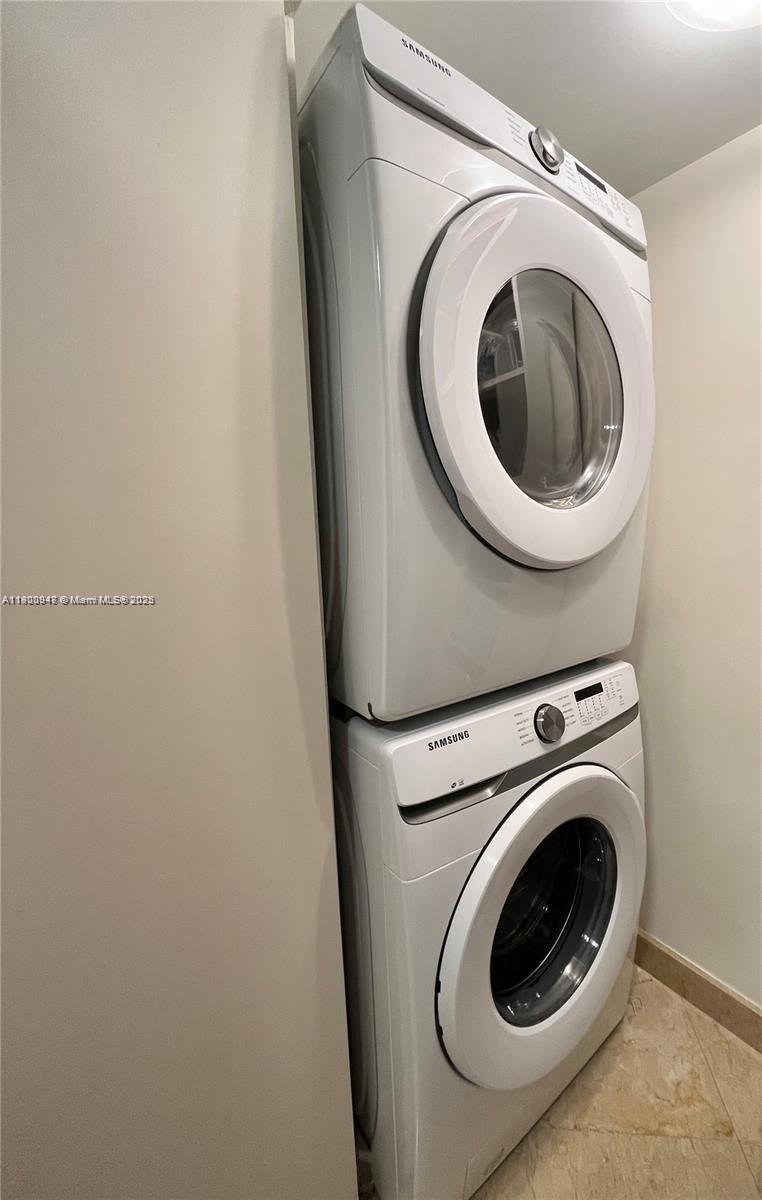 LA PERLA CONDO - Residential Lease