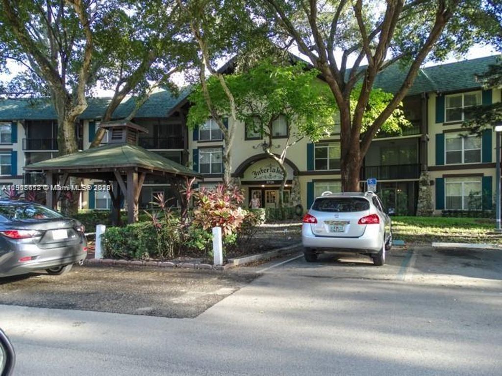 Photo of 3720 Inverrary Dr #1C, Lauderhill, FL 33319 (MLS # A11918652)