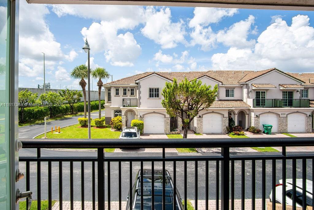 KENDALL VILLAGE TOWNVILLA - Residential