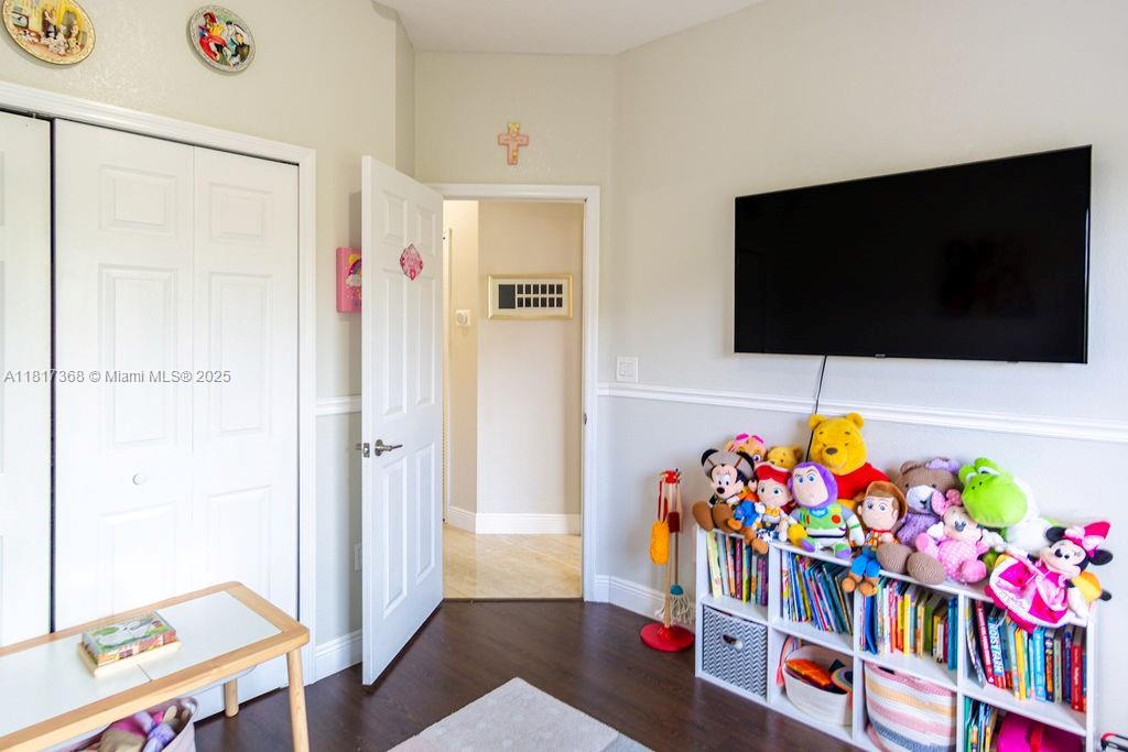 KENDALL VILLAGE TOWNVILLA - Residential