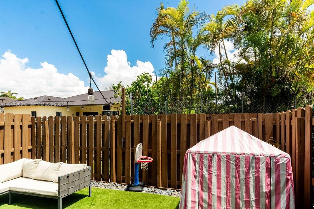 KENDALL VILLAGE TOWNVILLA - Residential