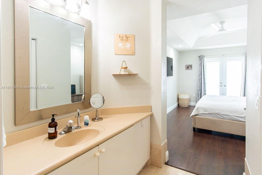 KENDALL VILLAGE TOWNVILLA - Residential