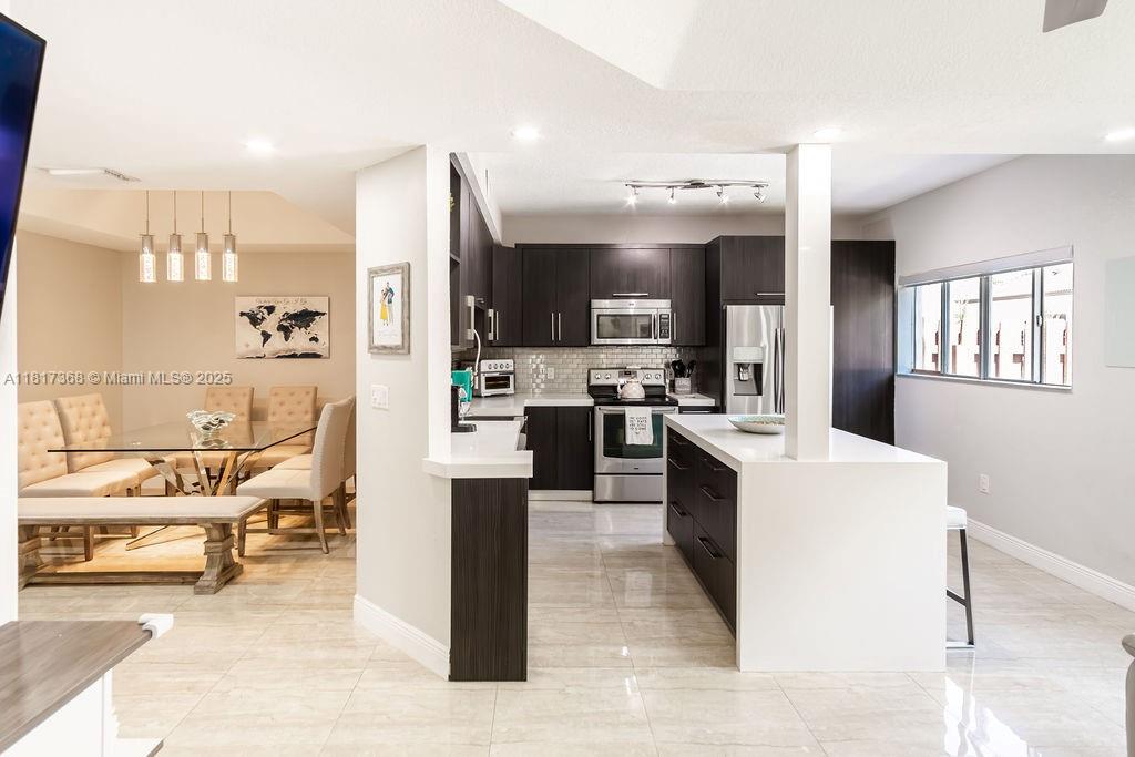 KENDALL VILLAGE TOWNVILLA - Residential