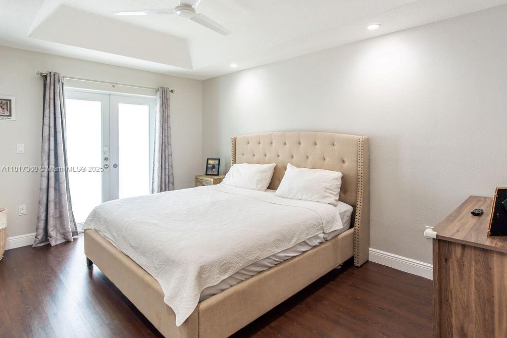 KENDALL VILLAGE TOWNVILLA - Residential