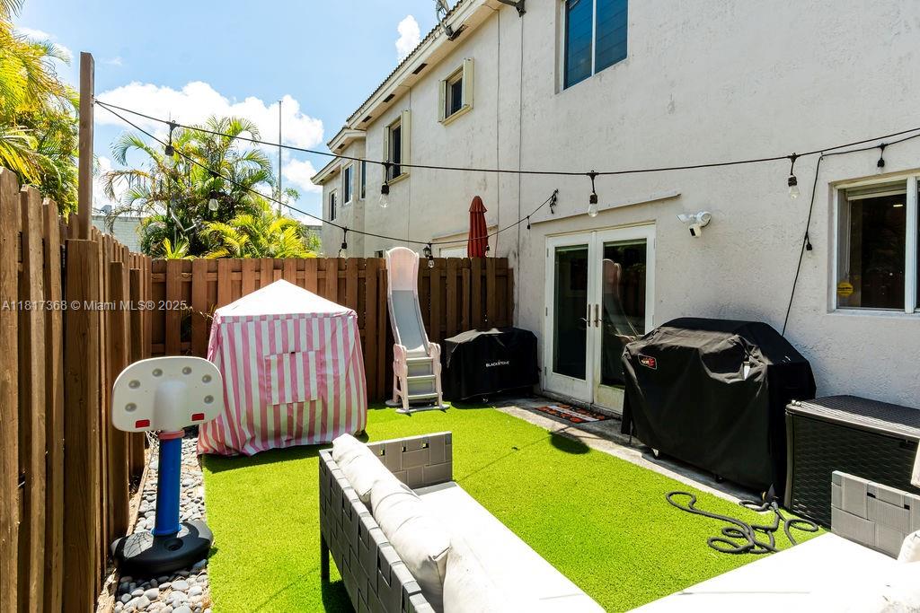 KENDALL VILLAGE TOWNVILLA - Residential