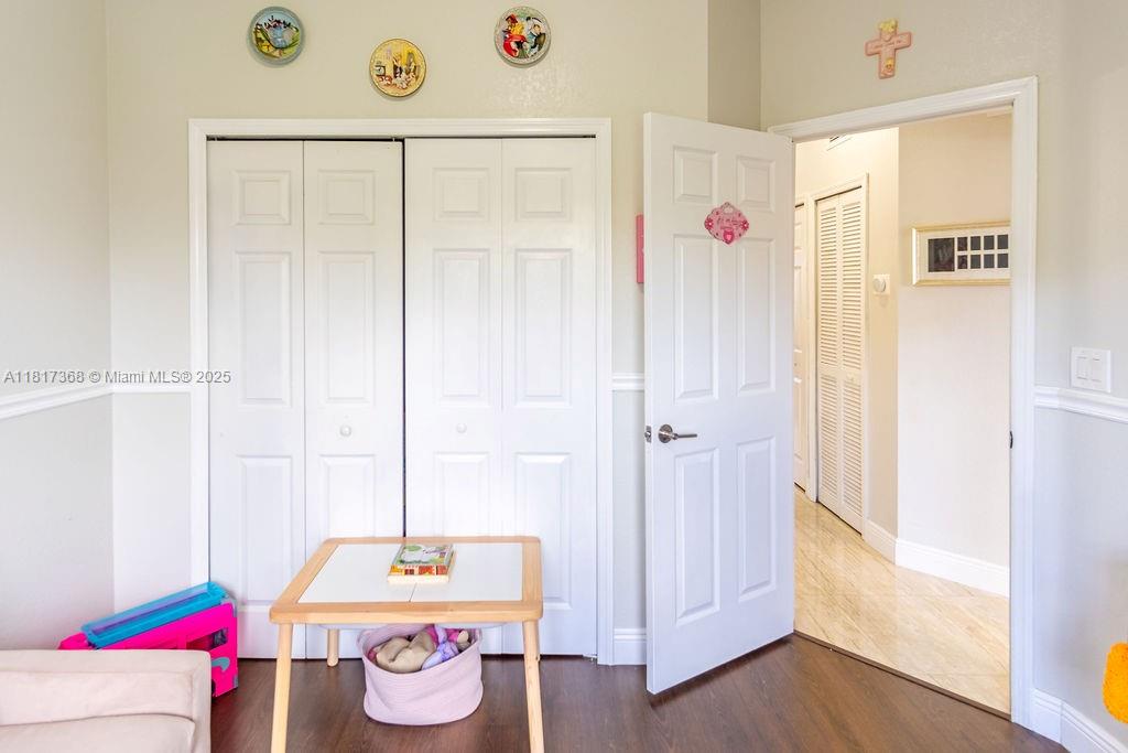 KENDALL VILLAGE TOWNVILLA - Residential