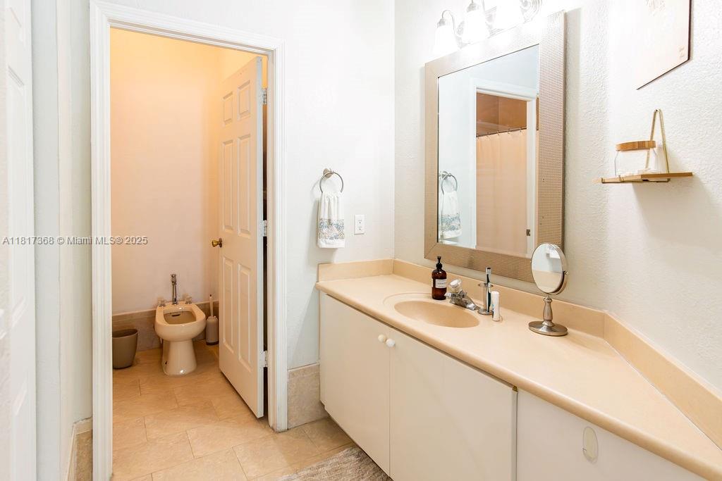 KENDALL VILLAGE TOWNVILLA - Residential