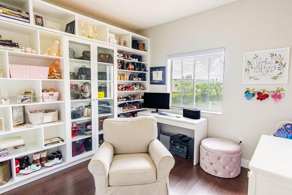 KENDALL VILLAGE TOWNVILLA - Residential