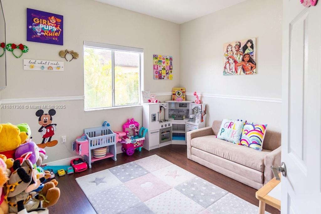 KENDALL VILLAGE TOWNVILLA - Residential