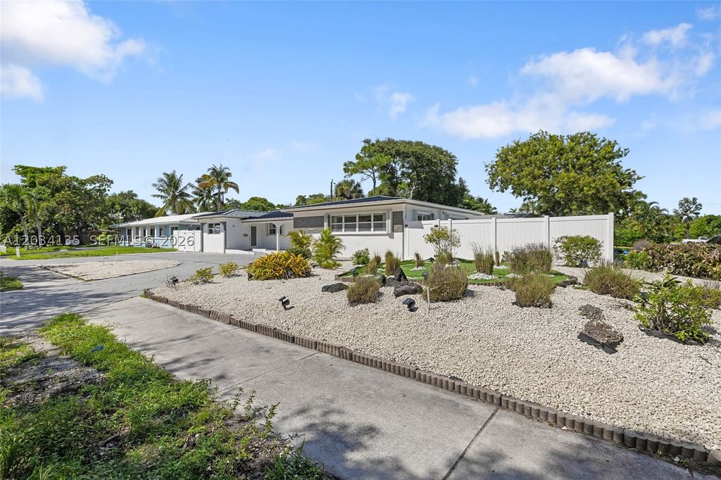 Photo of 1221 SE 10th St, Deerfield Beach, FL 33441 (MLS # A12034135)