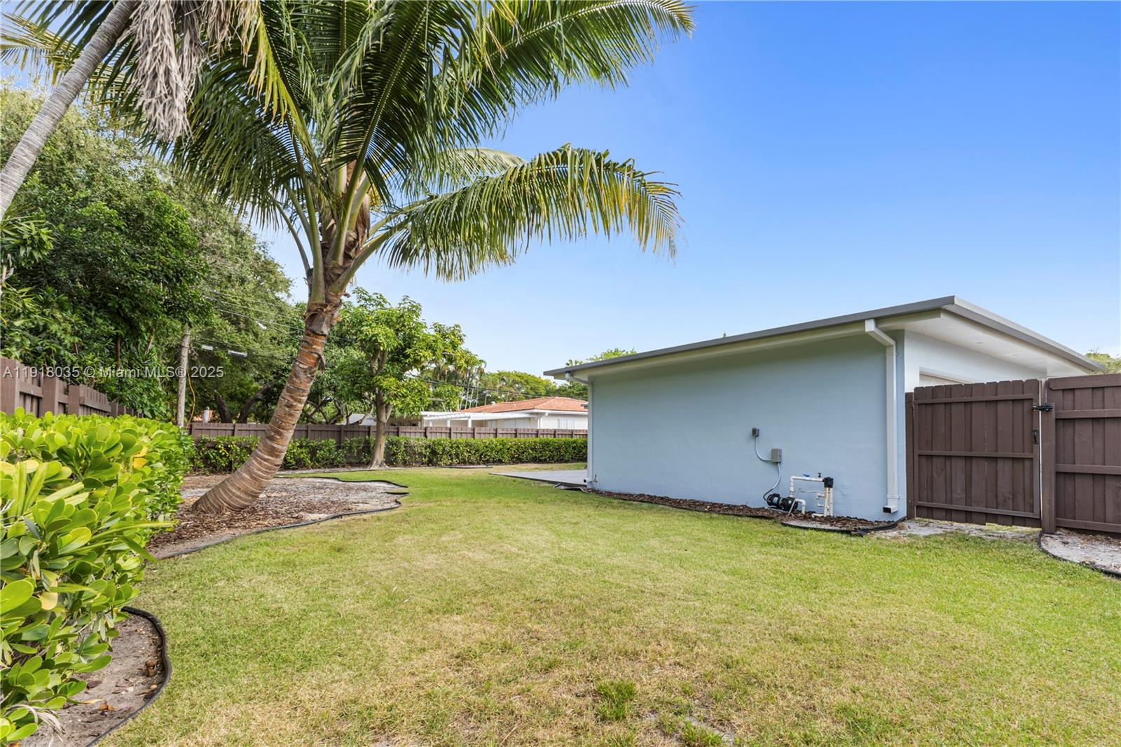 BAYSHORE MANOR - Residential