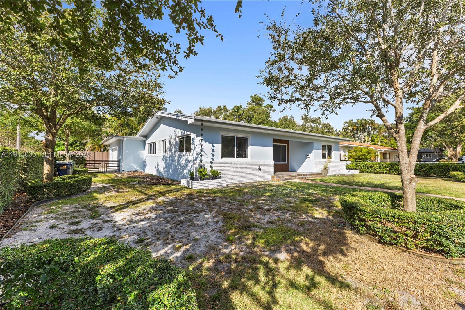 BAYSHORE MANOR - Residential