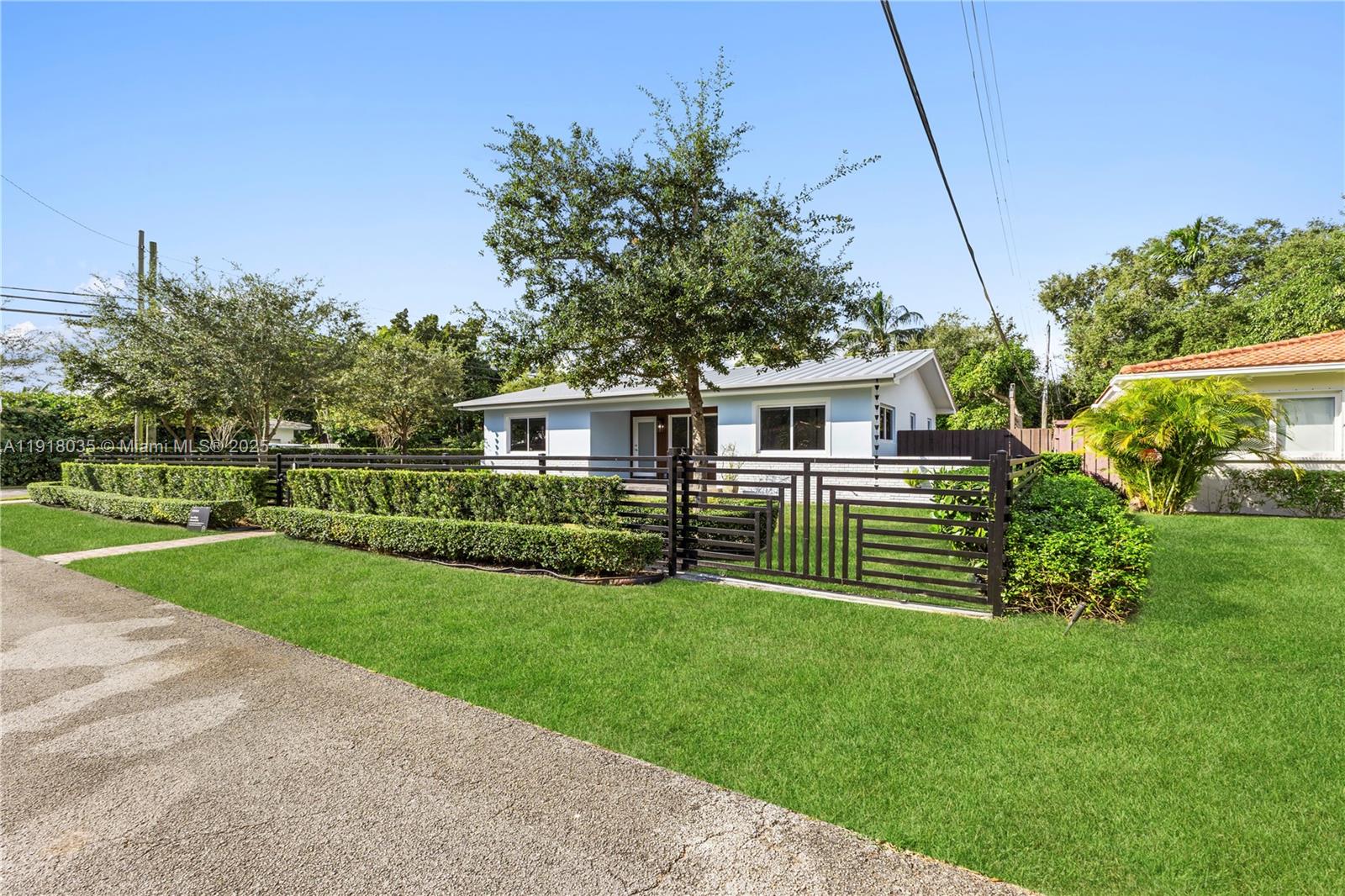 BAYSHORE MANOR - Residential