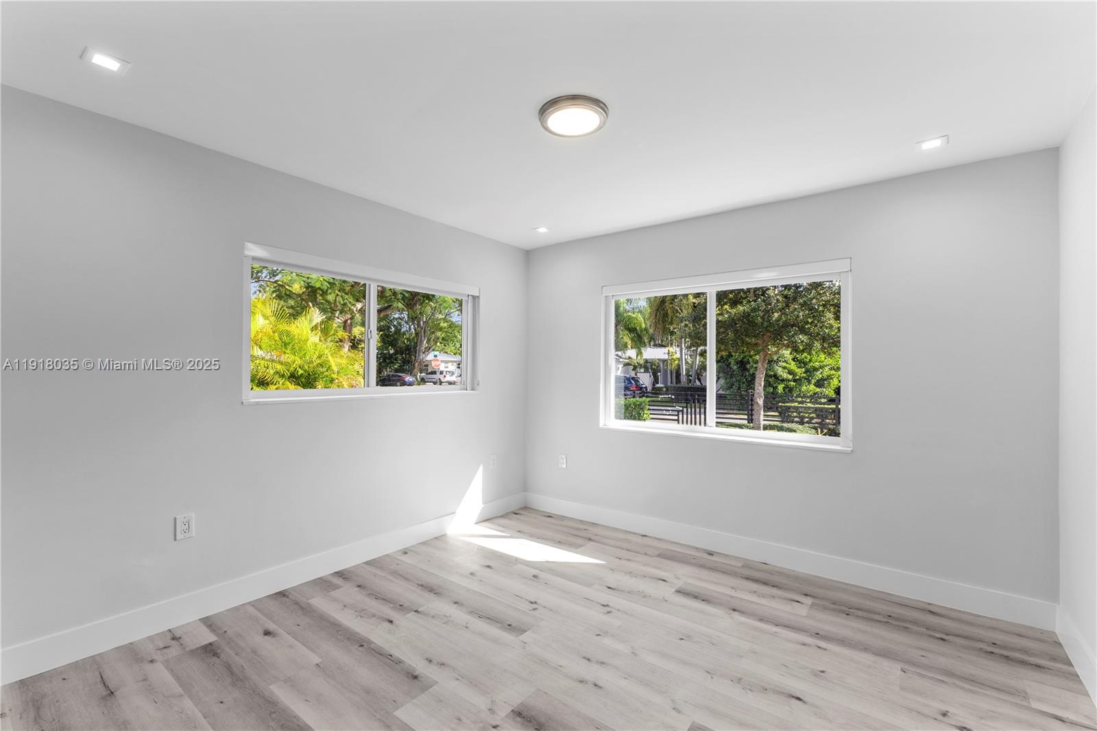 BAYSHORE MANOR - Residential